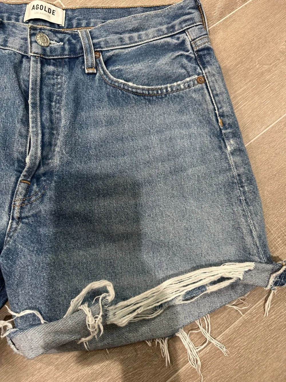 AGOLDE Parker Long Distressed Roll Cuff Denim Shorts Size 28